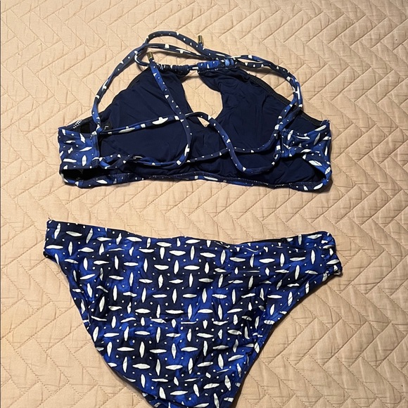 Women’s two piece swim - Picture 2 of 5